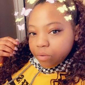 Meet your Posher, Akia